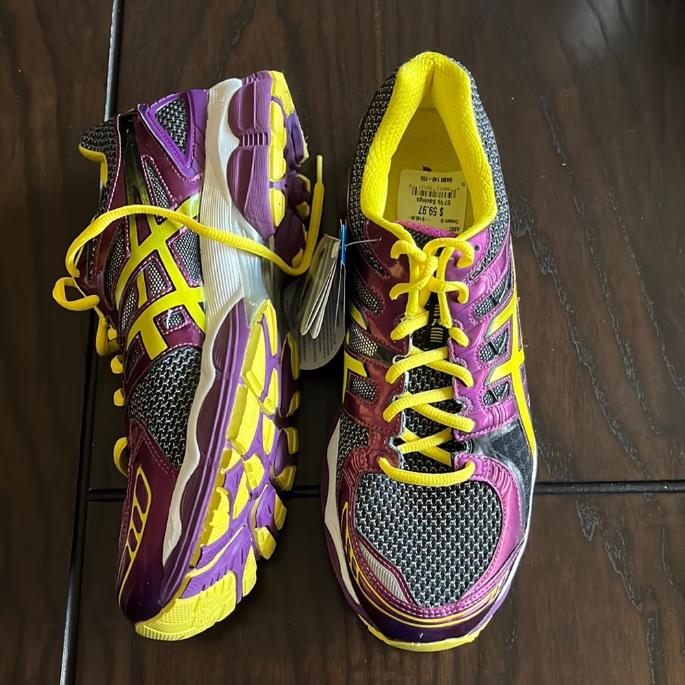ASICS woman’s tennis shoes